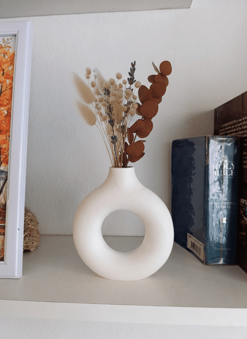 Set Florero Nórdico "Donut" Blanco + Ramo de Flores Secas (13cm)